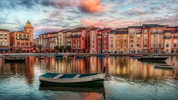 Venedik Günbatımı Sahil Evleri ve Tekneler