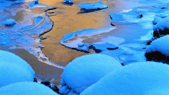 Buz Tutmuş Nehir