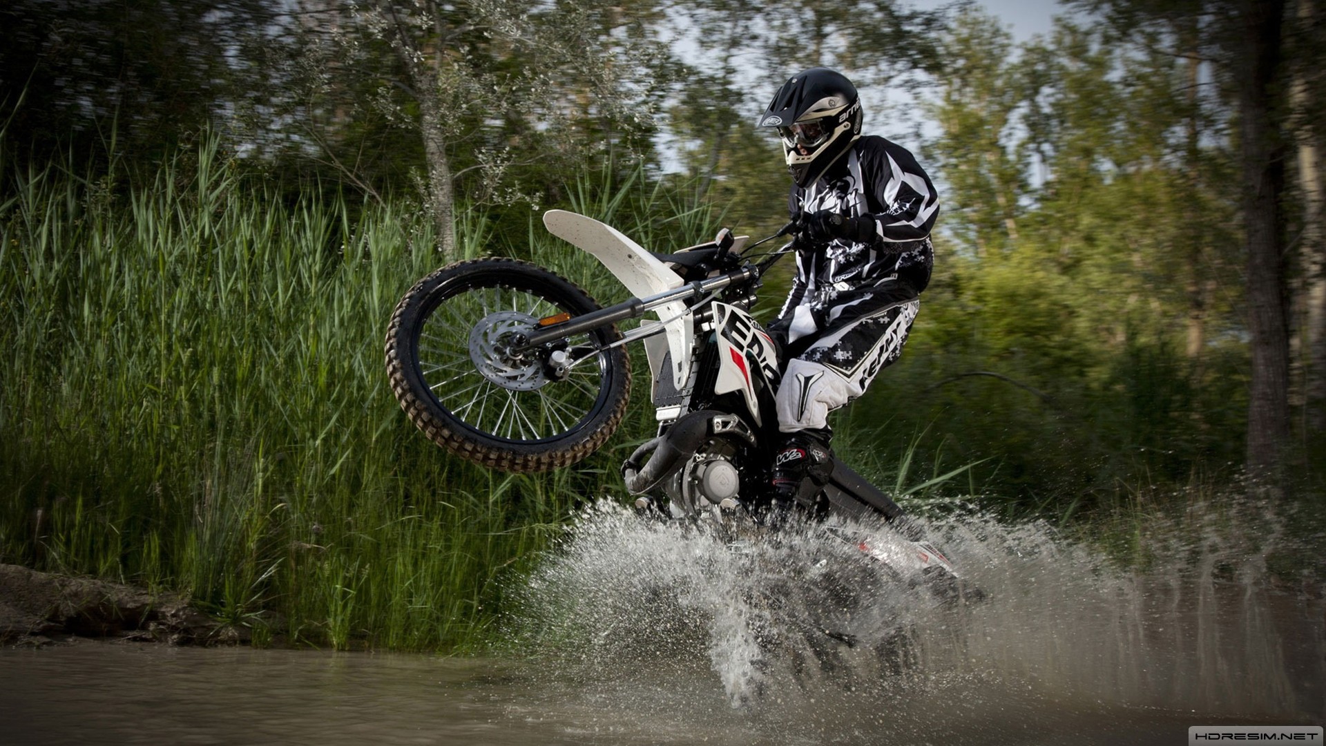 motocross,motor,yarış,göl,orman