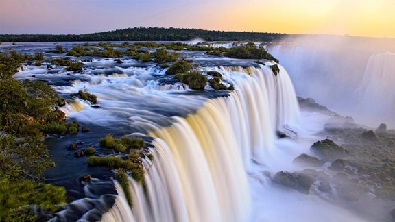 Iguazu Şelalesi