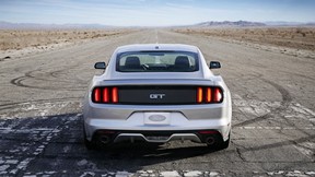 ford,mustang,pist