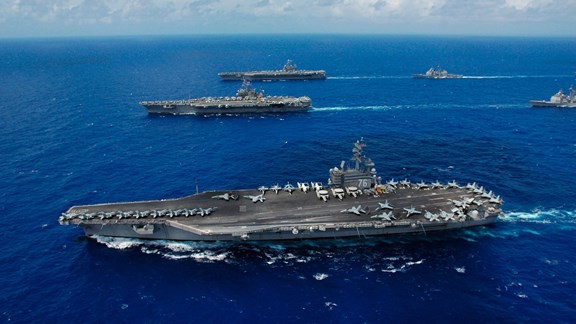 USS Ronald Reagan ve USS Kitty Hawk