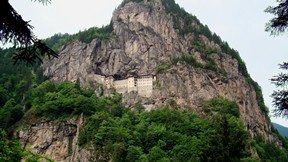 sümela manastırı,trabzon,manastır,kayalık,orman